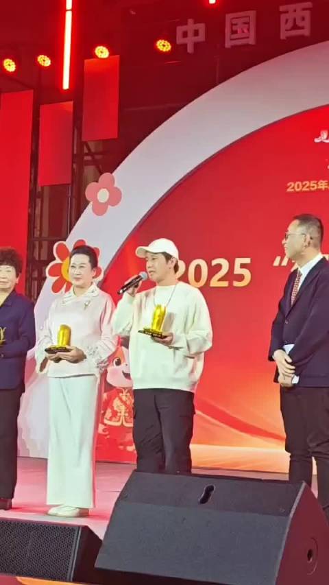 露思获四川省妇女儿童工作突出贡献奖