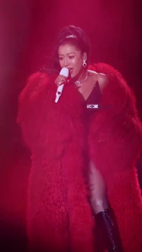 吉克隽逸丝袜演唱会现场直拍镜头