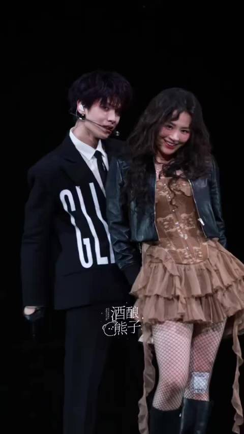 黄明昊马思纯首跳双人舞没有明天