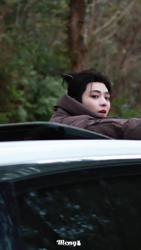 侯明昊叮嘱粉丝注意安全，透露晚上有直播