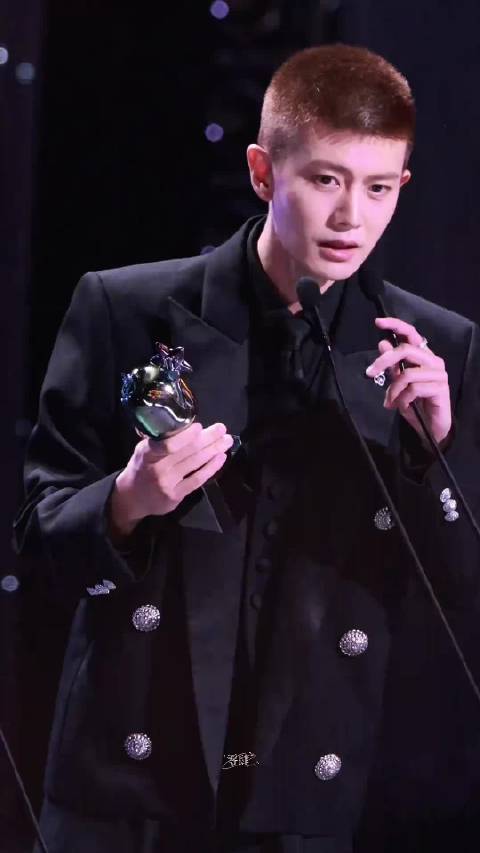 任嘉伦37岁发专辑以年龄命名，马年上线仪式感十足