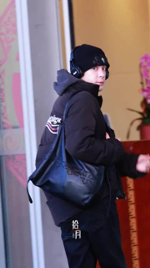 曾舜晞一大早北京出发，要开启休假模式了吗，起落平安，好好休息呀