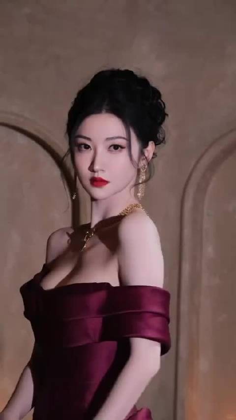 景甜拢衣御寒，新剧《待我醒来时》等三部作品引期待