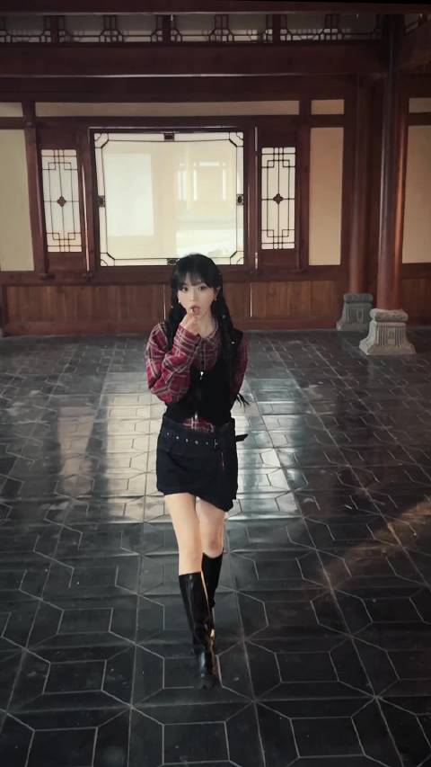 刚开始这个走路真的好少女啊，田曦薇内娱无代餐，每次看都喜欢