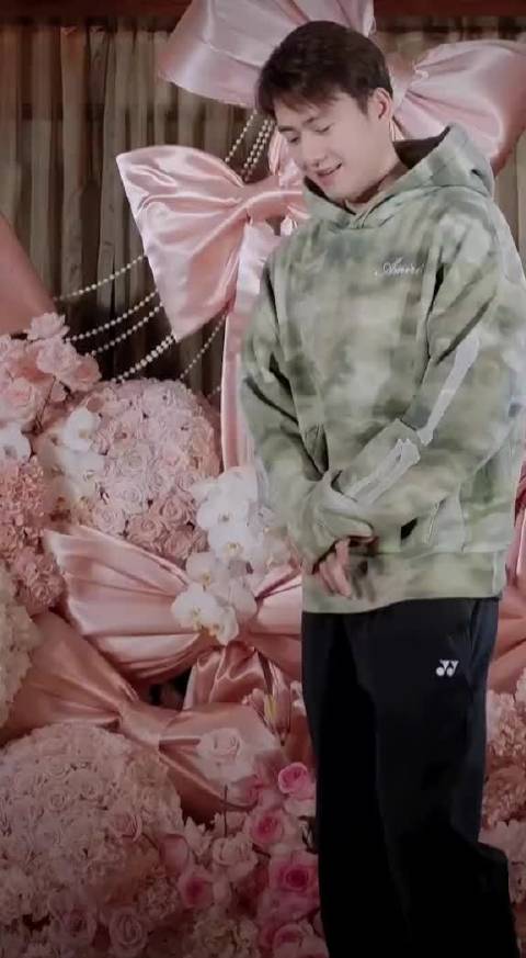 王昶钱天一大婚，梁伟铿递戒指见证双打情谊