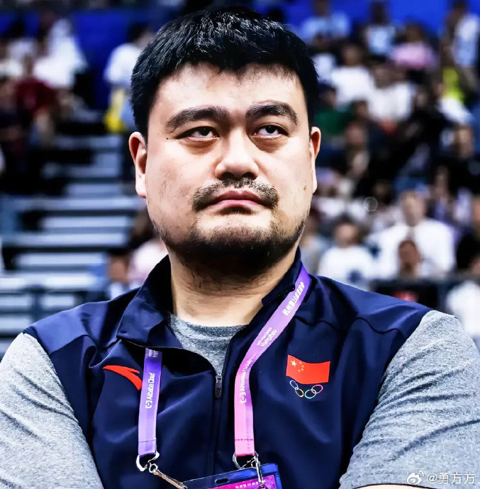 姚明在米兰冬奥会开幕式上具体担任了什么角色？