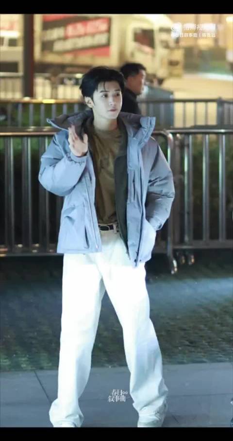 你比我早上班 我比你下班，都是牛马…晚安@陈哲远- Cr：Logo