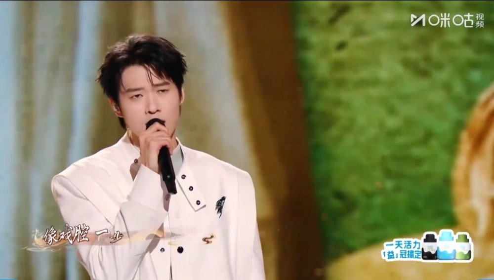 魏大勋《画影流年》演唱秀 ​​​ 白衣新中式look，独特音色好好听