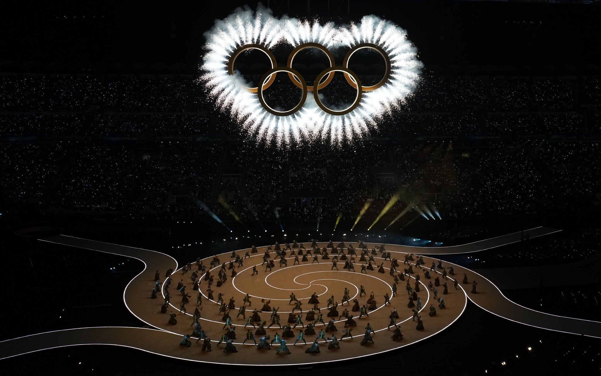 開幕禮現場的奧運五環。新華社記者 程敏 攝