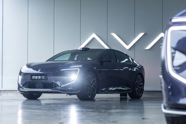 新款阿维塔12实车首次曝光：设华为乾崑智驾Logo