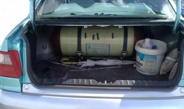 心太大 女子将一箱100万黄金珠宝遗落出租车_新闻中心