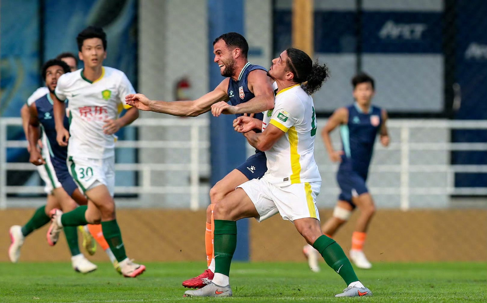 带来嫡系金左脚，蒙哥马利打造新4叉戟 国安1将主力不保 不该放张源