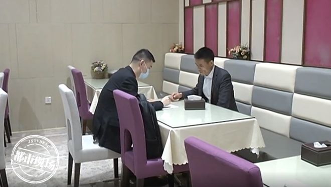 南昌男子花50万买奔驰，第2天就发现漏机油