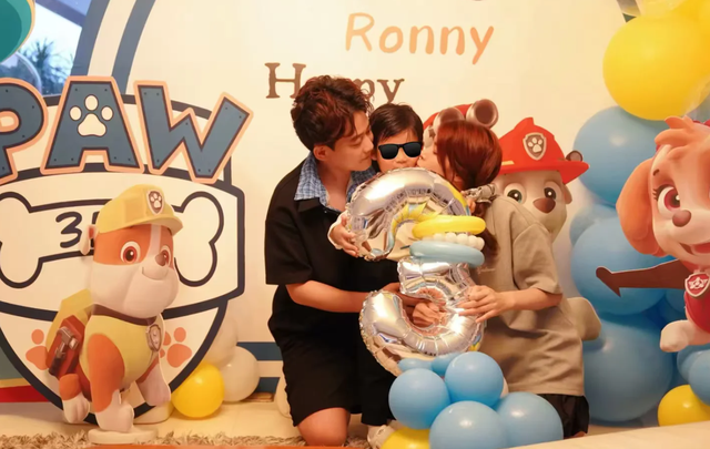 苏醒春节前回老家，父母住的复式豪宅有两层楼，在家请客全是硬菜