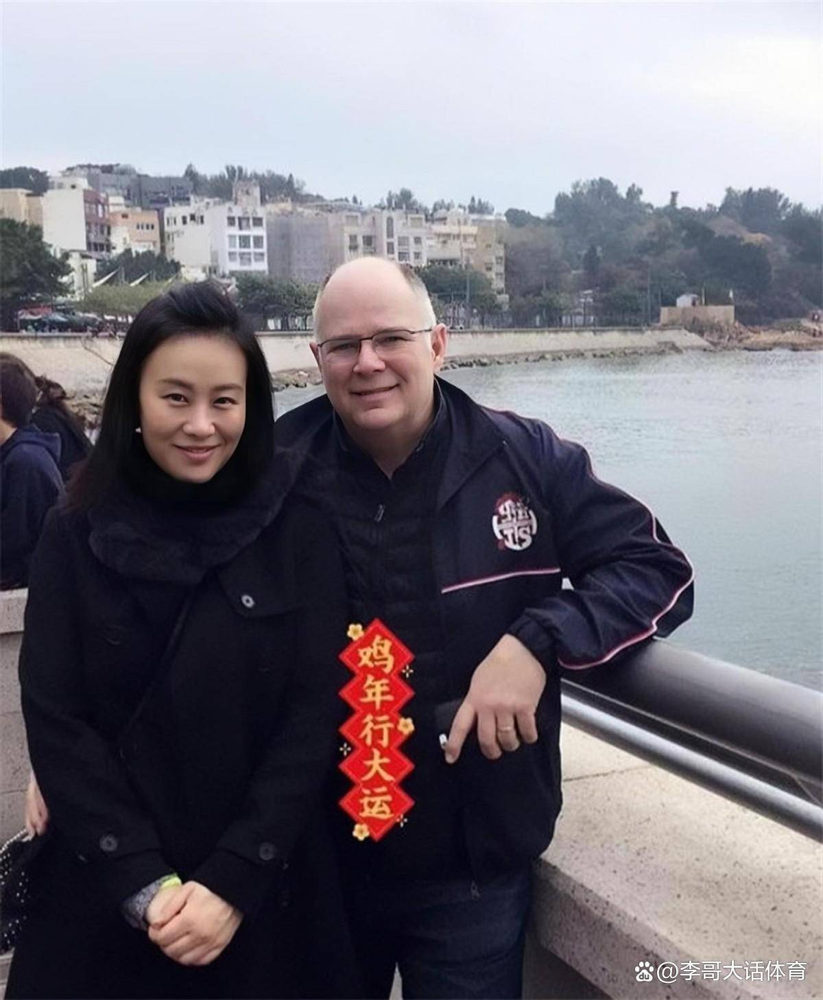 邬君梅生日当天曝外籍丈夫已病逝，相守30年9次试管无亲生子女_奥斯卡·克斯可_表演_人生