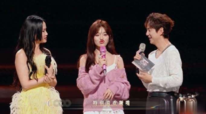 何炅不愧是芒果一哥,轻松化解黄氏姐妹刁难尴尬