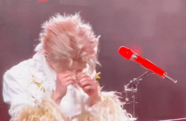 华晨宇:本命年和本命人一起过 浪漫告白点燃全场