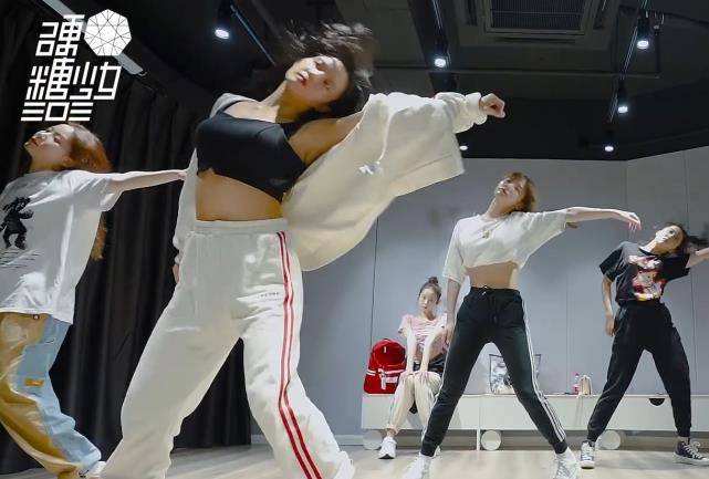 硬糖少女成团纪录片：张艺凡“为难”造型师，刘些宁舞蹈胜过赵粤_工作