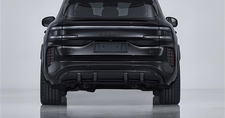 电动尾翼加持，极氪8X性能版能否打破性能SUV格局