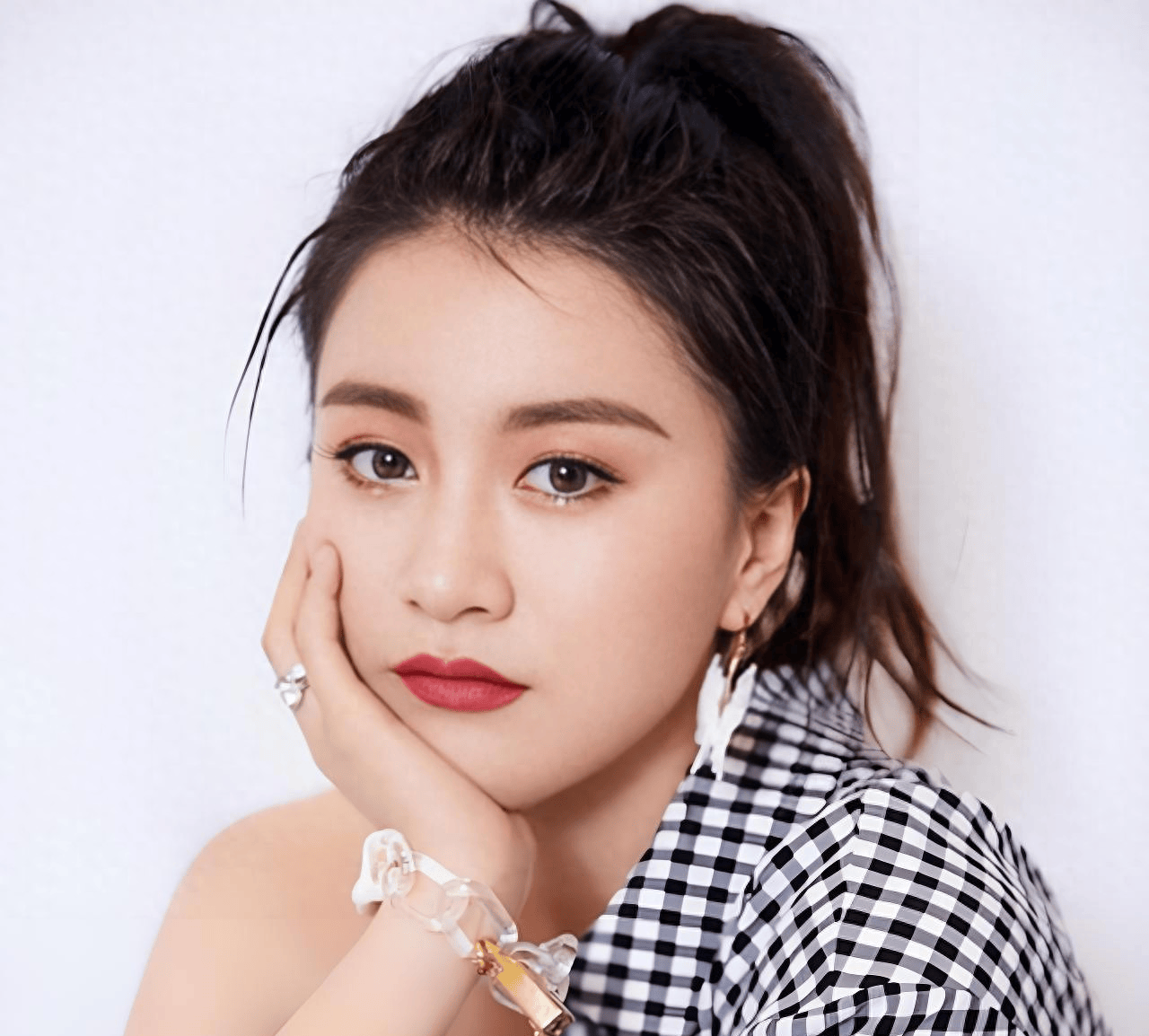 参加好声音未夺冠，嫁爱奇艺总裁，34岁成人生赢家