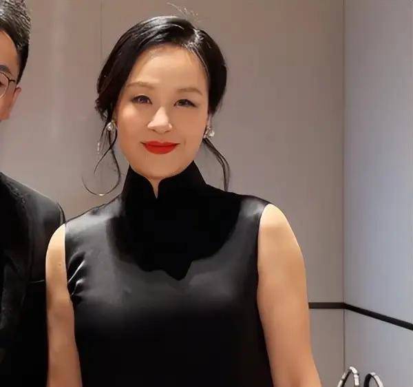 邬君梅外籍老公病逝,结婚30年没孩子,她独自在美国庆60岁生日_外国_奥斯卡_母亲