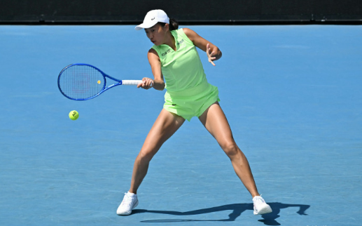 WTA多哈站女单资格赛首轮：张帅0-2不敌兹沃纳列娃