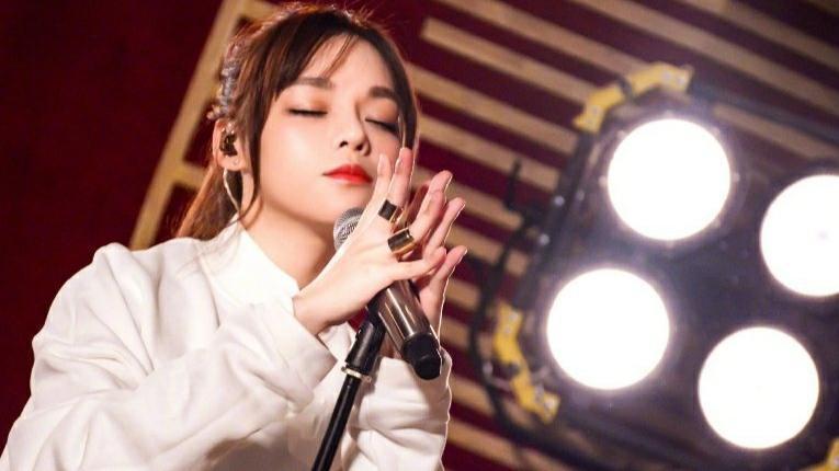 隔壁老樊奇袭黄霄雲,周深:他是来给毛不易报仇的