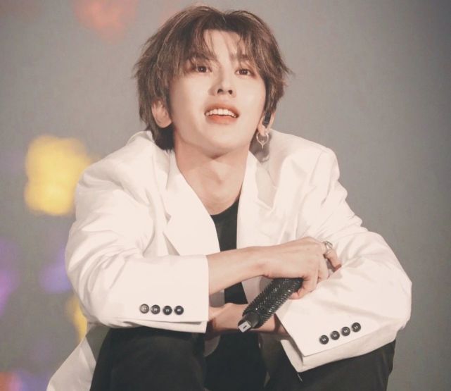 NINEPERCENT告别演唱会，蔡徐坤是人气王，朱正廷演砸了_新闻