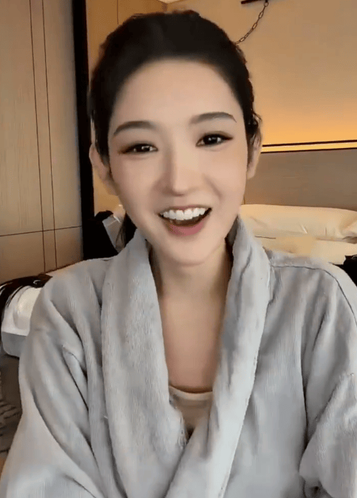 王玉雯直播吐真言：项目太少，尽力进组别抱期待