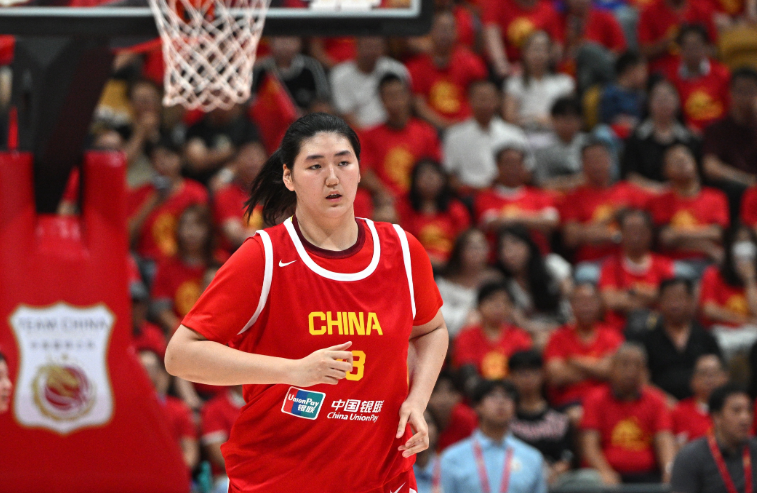 开门红！中国女篮56分狂胜国际联队 张子宇21+6陈明伶15+7