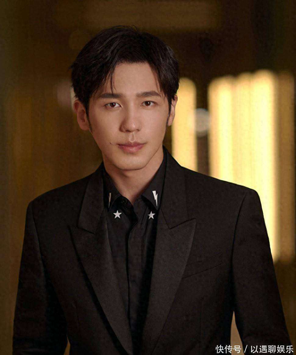 父亲上亿财产,母亲是著名演员,他却跑龙套14年,33岁终成实力派