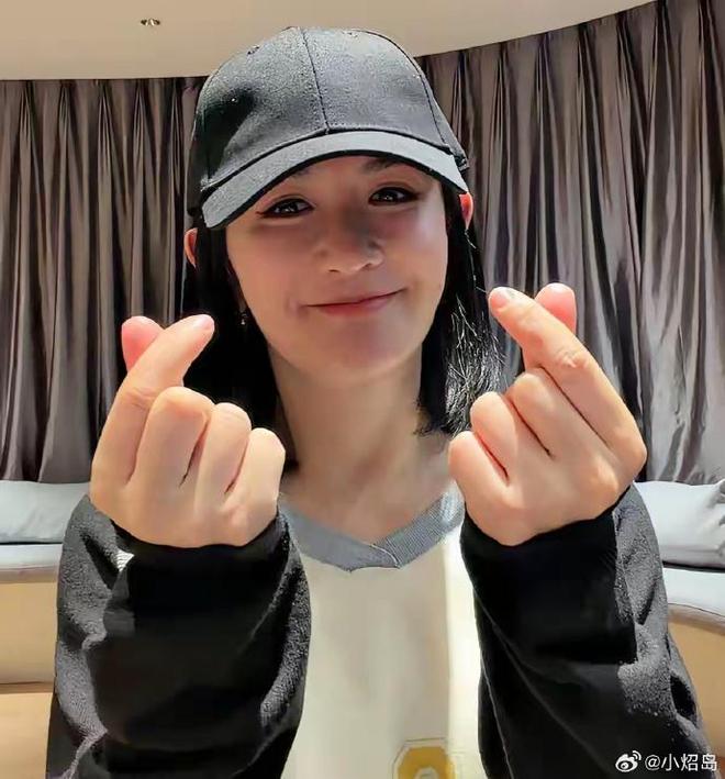 圆梦了，谢娜官宣2027个人演唱会，筹备多年终赴热爱