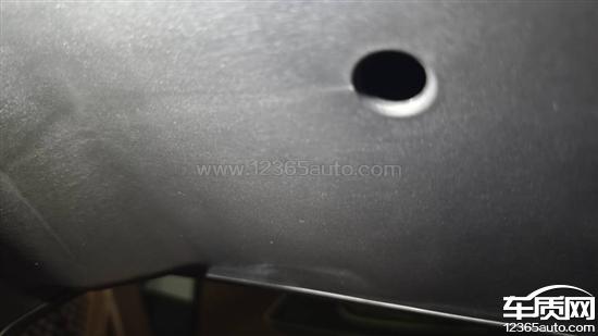 奇瑞瑞虎8L中央扶手箱内部减配照明灯