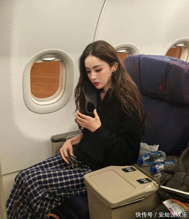 机场素颜都能美上热搜？娜扎的“松弛感”穿搭才是真绝绝子！