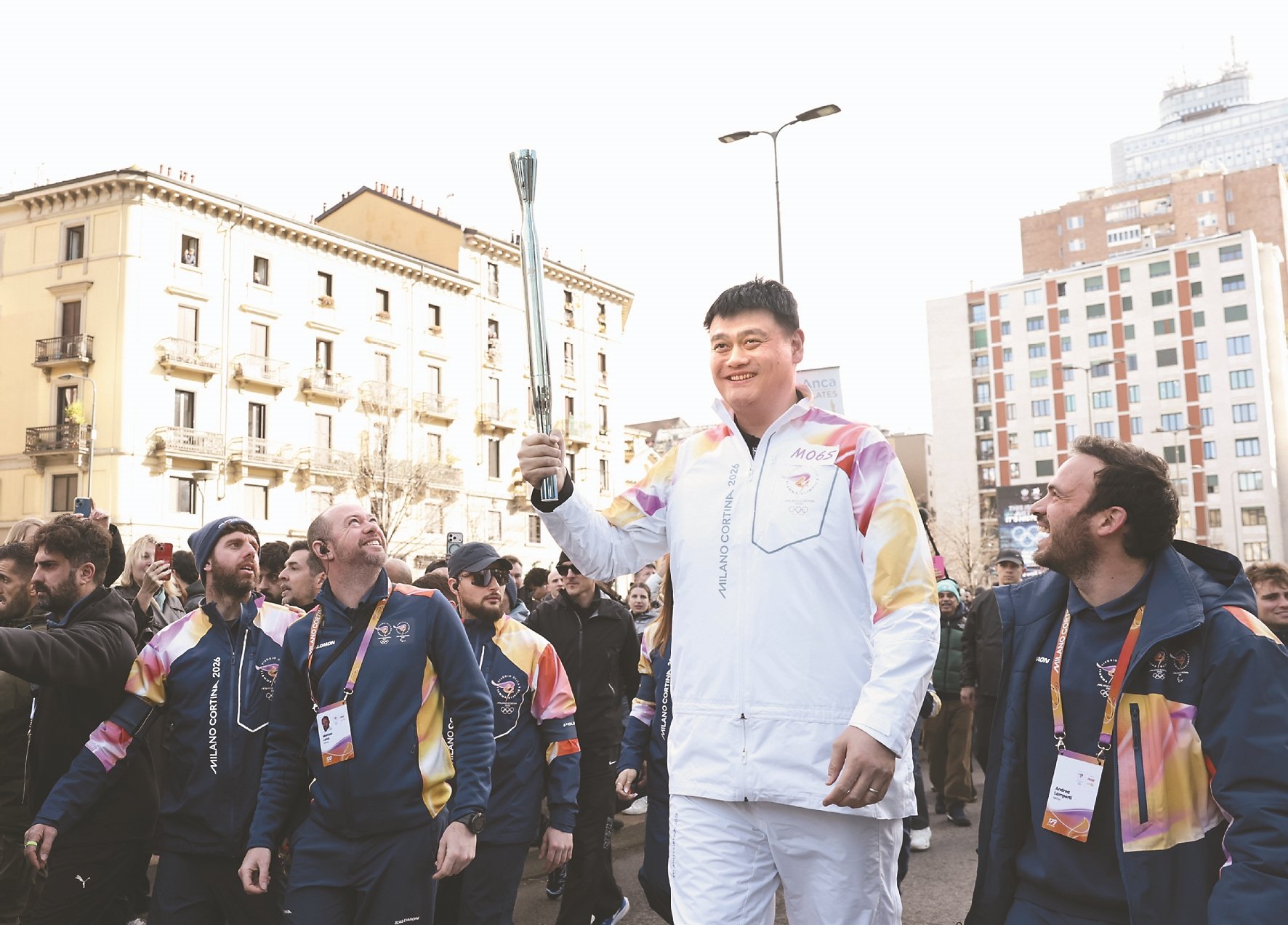 冬奥会今日开幕 姚明参加火炬传递