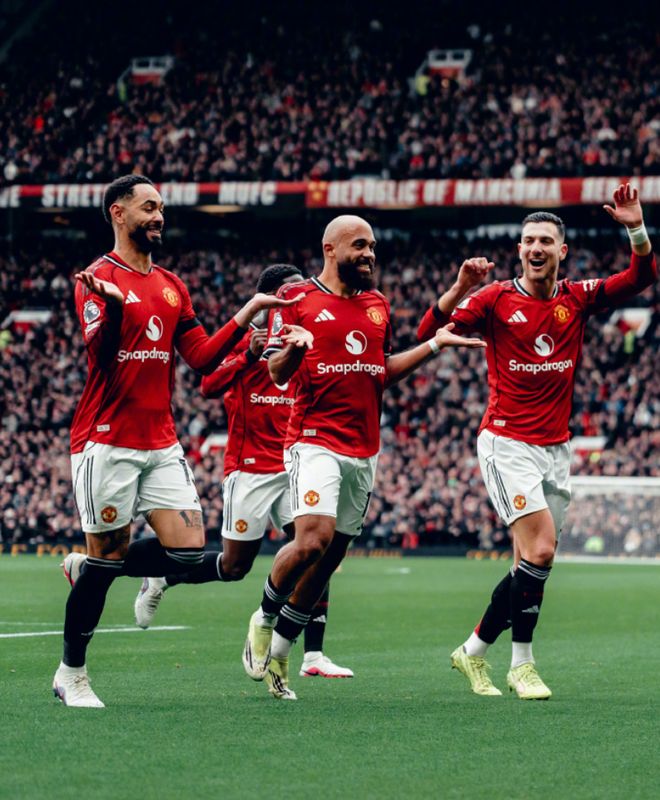 2:0！足坛老詹渐入佳境，卡里克调教有方，曼联英超4连胜逼近前三