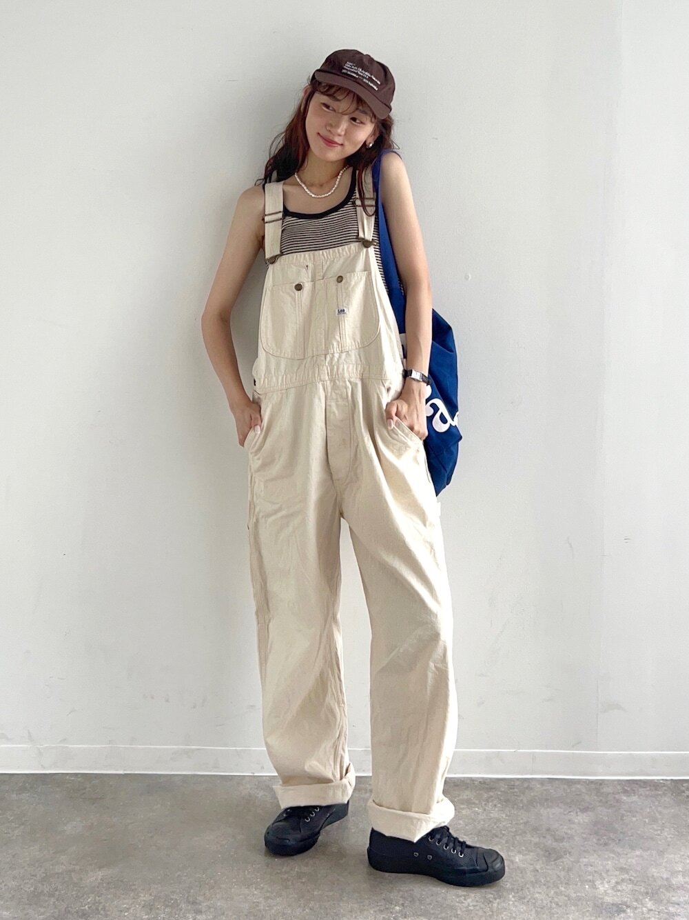 休閒與率性輕鬆轉換！選搭「吊帶褲」打造2025夏日街頭感 | Japaholic