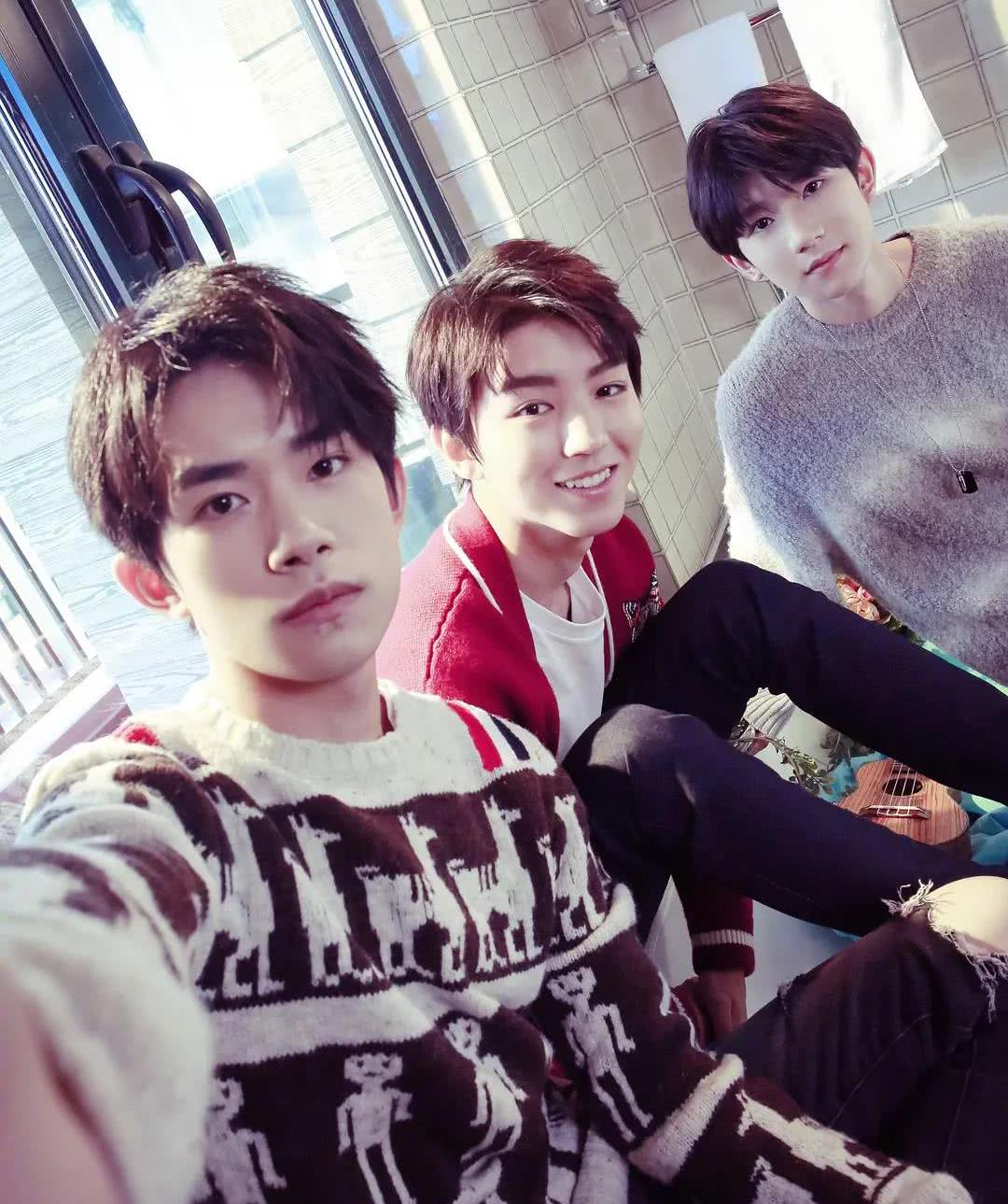 TFBOYS全员对比图，追养成系偶像的快乐，吾家少年初长成