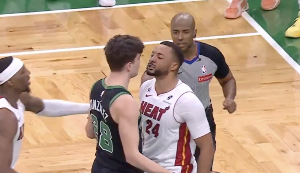 马祖拉谈雨果鲍威尔冲突：很有趣，冲突又不会失分，继续做