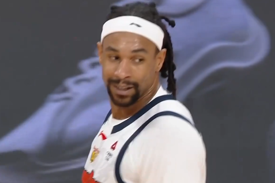 杜锋正式摊牌！萨林杰被裁板上钉钉，坐观众席戴耳机玩手机，演都不演了