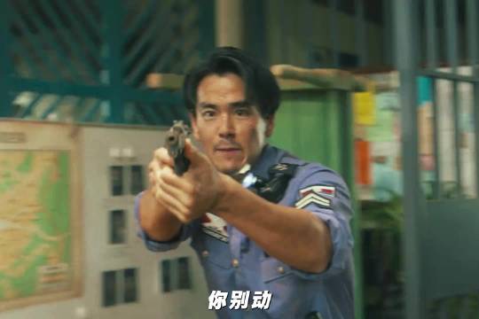 彭于晏遇盗墓团伙cos水管工，警局下古墓引闹剧