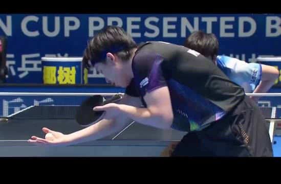王楚钦VS张本智和4：2拆摩托又成功啦，太帅太飒啦每一次扣杀都相当有力量！