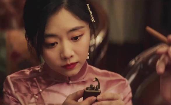 张无忌妈妈说过：“越漂亮的女人越危险” 电影魅影狂花 徐冬冬魅影狂花