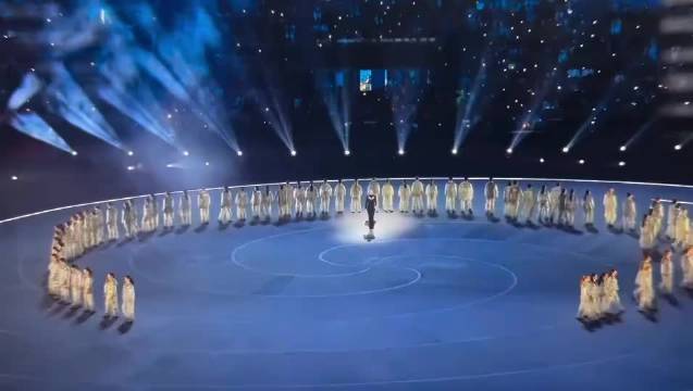 奥运开幕塞隆白衣舞者共舞织就星河舞台