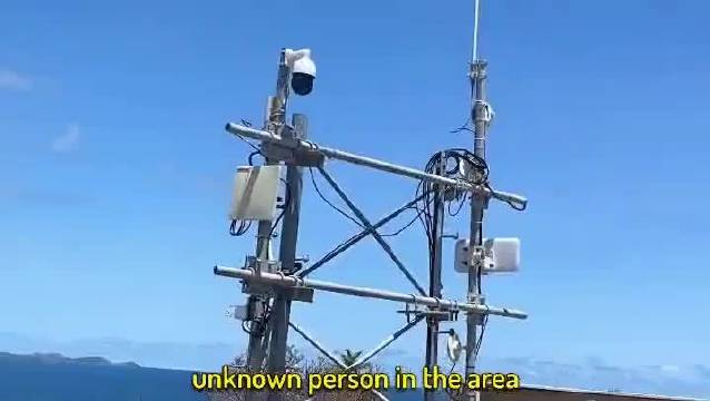 博主潜入爱泼斯坦岛遭追捕跳海逃脱，快艇接应全程高能