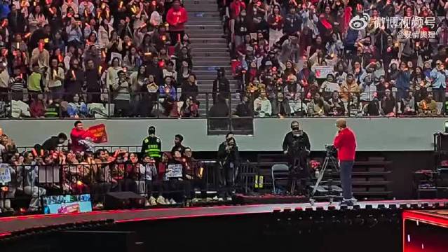 张杰未LIVE巡演送黄金回馈粉丝