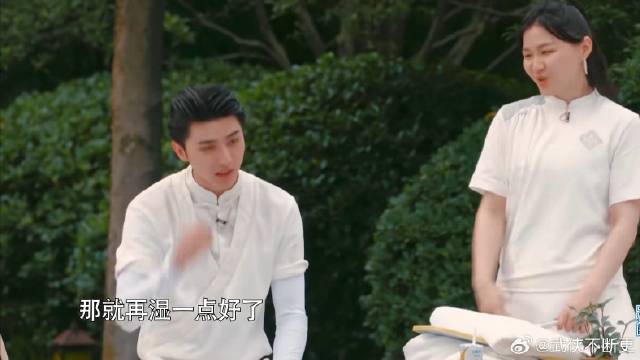 李晨淋个水，啥都不保护只护自己的眉毛，笑不活了！