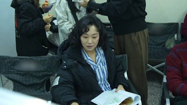 郭京飞王佳佳新剧《老舅》花絮曝光，主创沉浸剧情难出戏