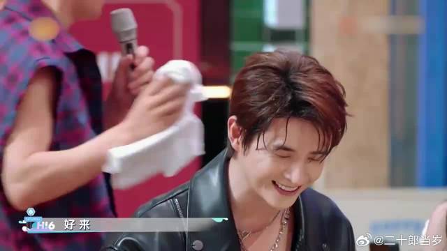 张远玩游戏被苏醒诱导，何老师赶紧提醒，也是没谁