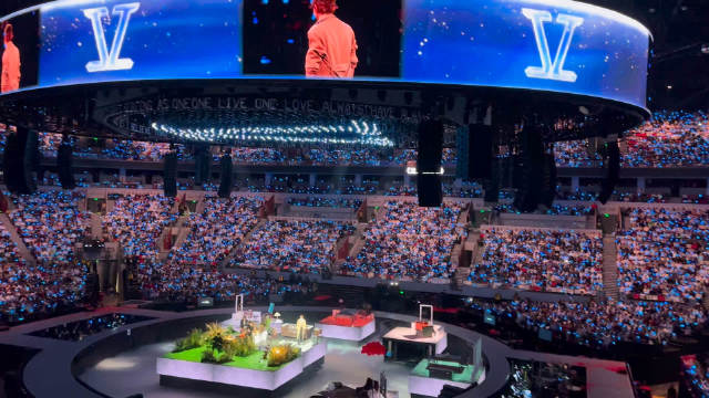 张杰新春演唱会收官，改编《这，就是爱》歌词引共鸣